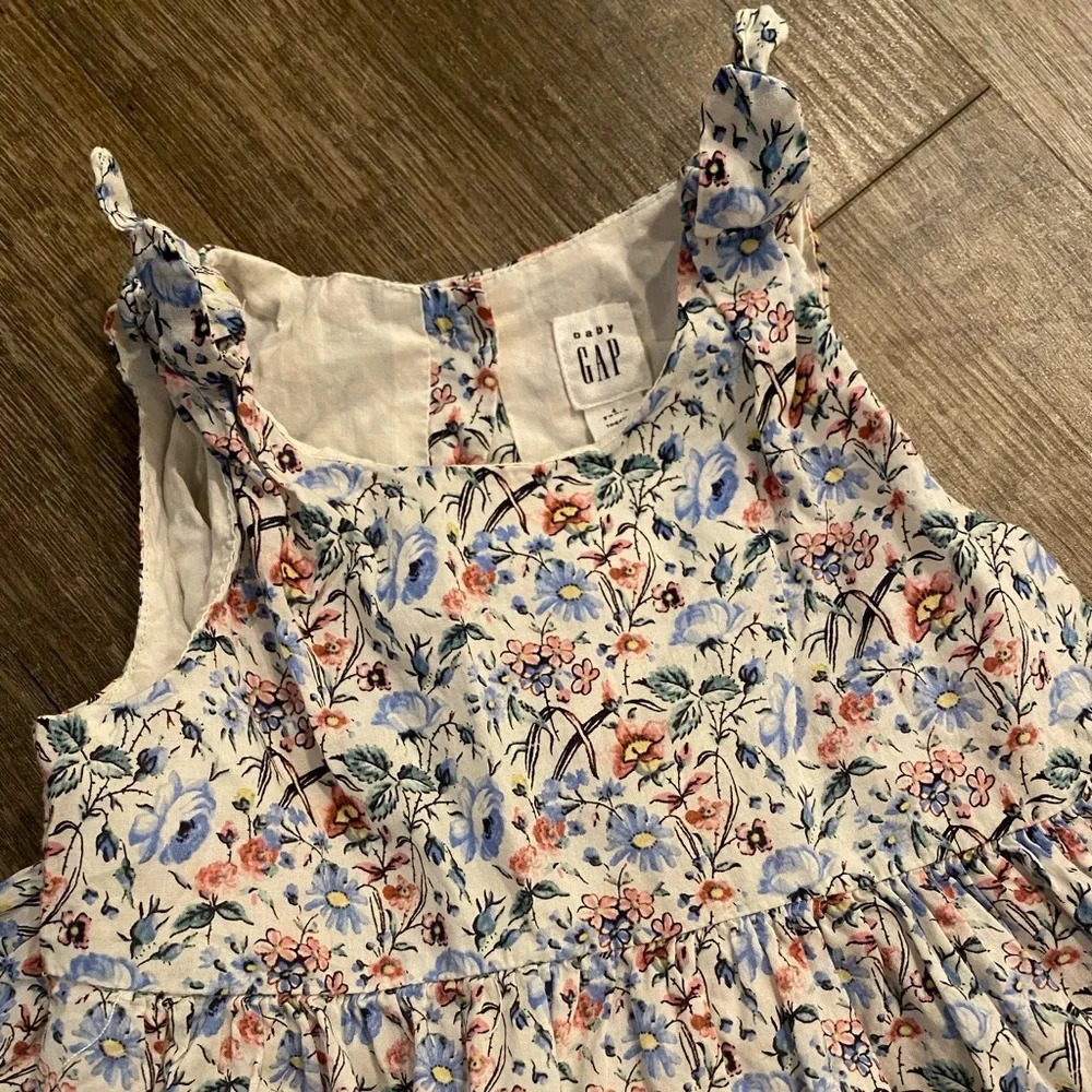 Baby gap dress - Picture 2 of 3
